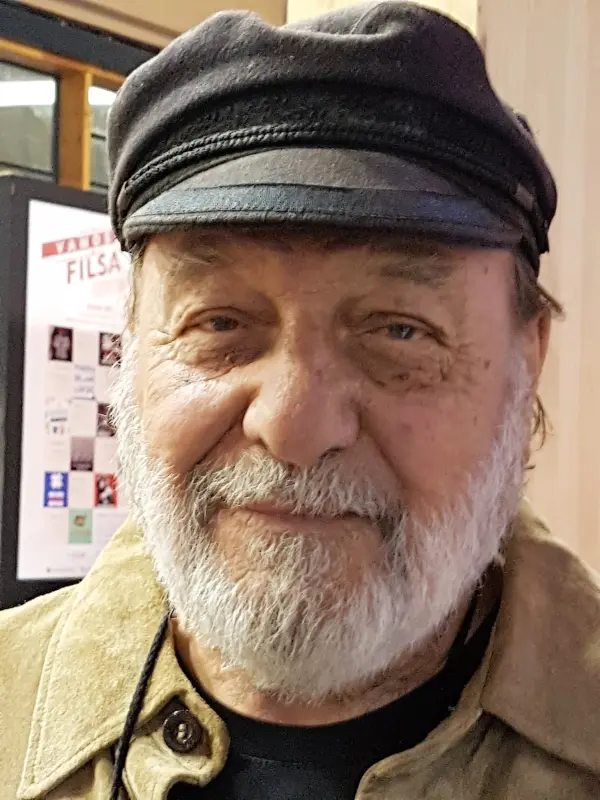 El Lento Silbido De Los Sables